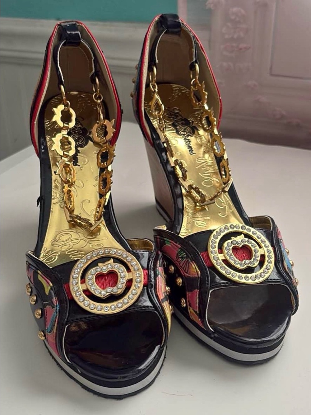 Y2K Apple Bottoms Wedge Sandals Black Patent Floral Gold Chain Ankle Strap